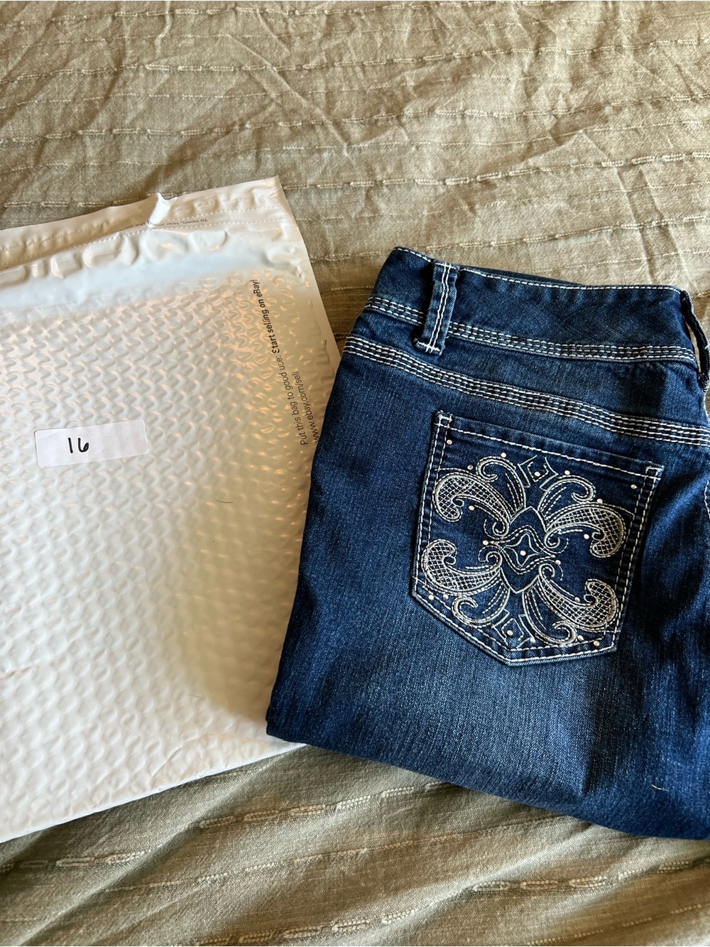 Ariya Dark Blue Straight-Leg Jeans with Embroidered Back Pocket